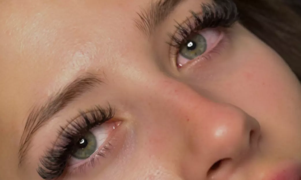 Get Classic, Mega Classic, Hybrid, or Volume Full Set Lash Extensions