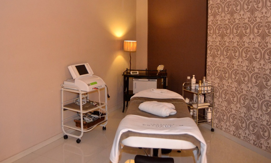 Image 3: Limpieza facial con microdermoabrasión, peeling enzimático, led y más