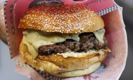 Menu burgers aux choix avec frites fraîches et boissons pour 1 à 4 personnes au restaurant Burger Dream Marseille