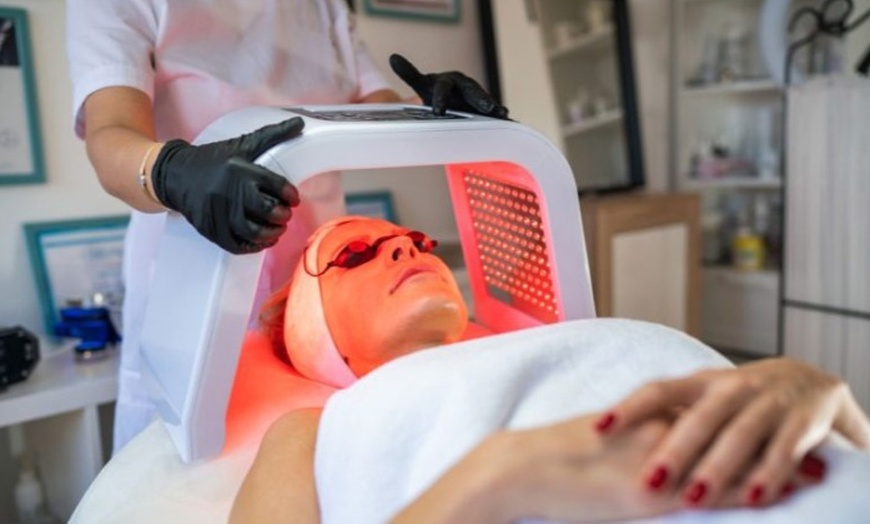 Image 1: Higiene facial con opción a microdermoabrasión y máscara led para 1
