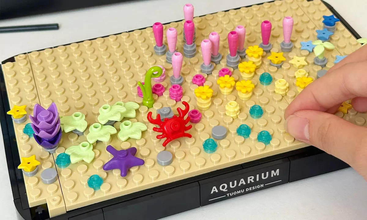 Aquarium Building Block Kit with Night Lights - 570 Pieces