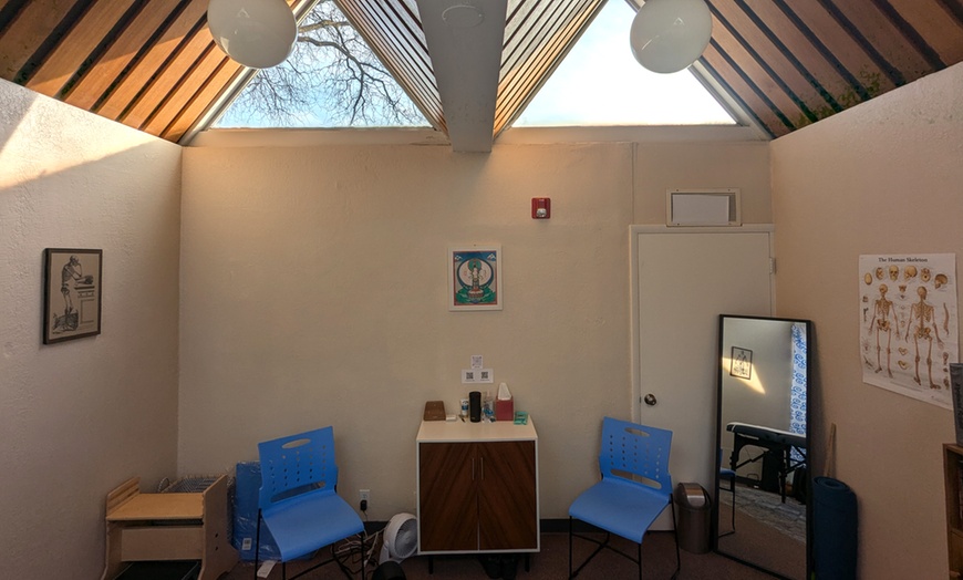 Image 4: Transform your movement with Rolfing massage