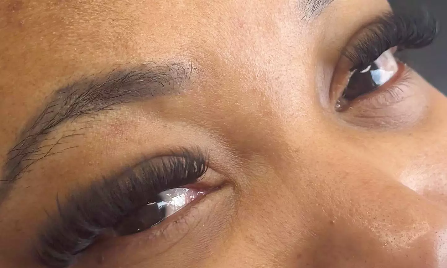Achieve Stunning Look with Eyelash Extensions!