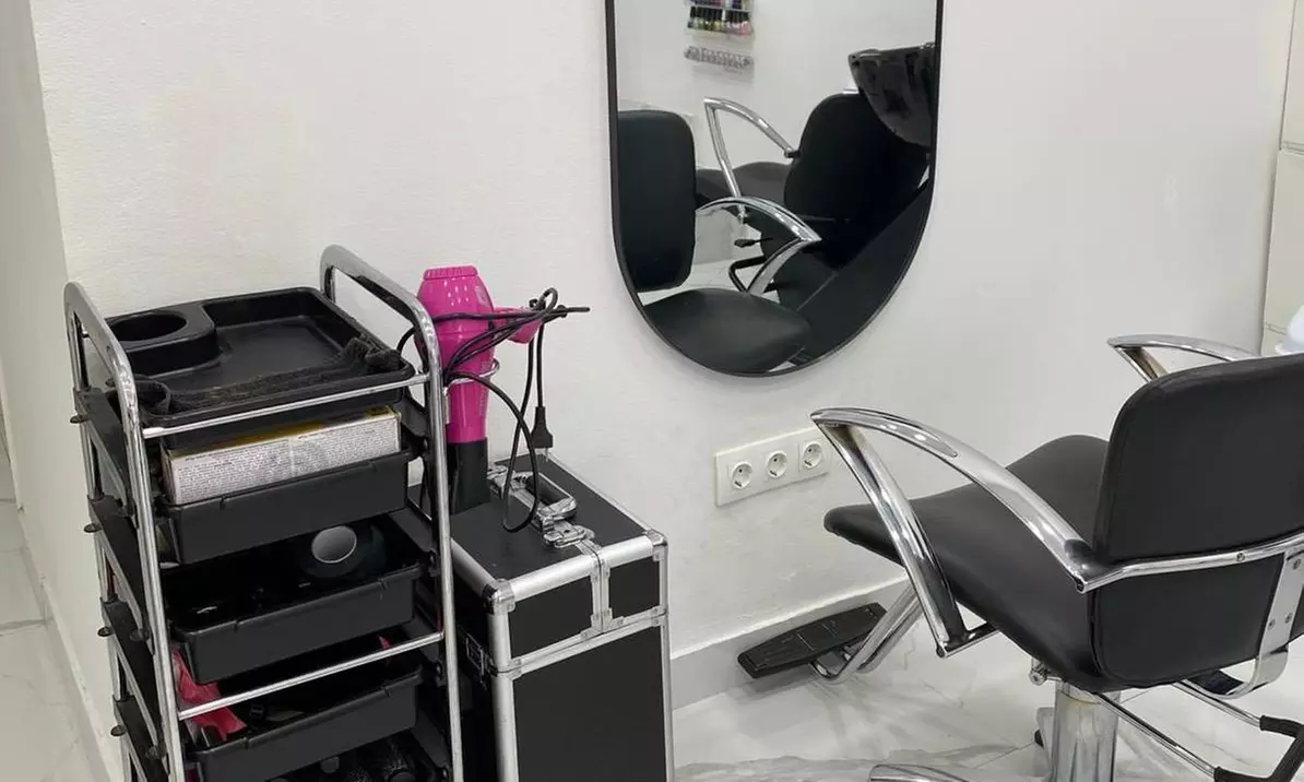 Extensiones de pestañas pelo a pelo en ambos ojos