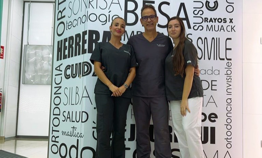 Image 6: Blanqueamiento dental en Clínica Dental Odontoss Cristo Epidemia