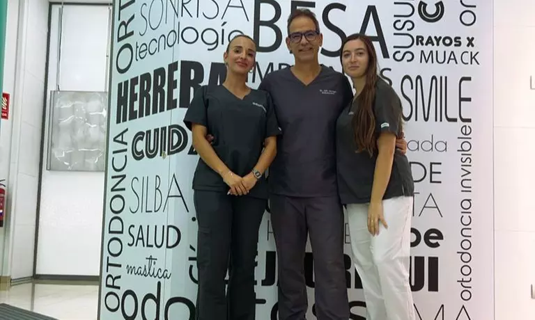 Blanqueamiento dental en Clínica Dental Odontoss Cristo Epidemia