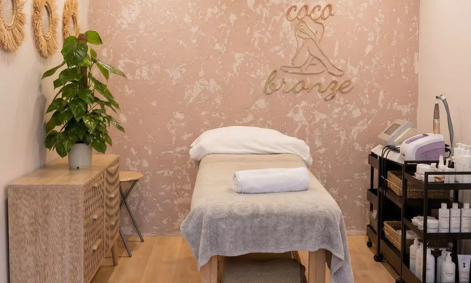 2 o 4 sesiones de 15 minutos de bronceado en cama de rayos UV