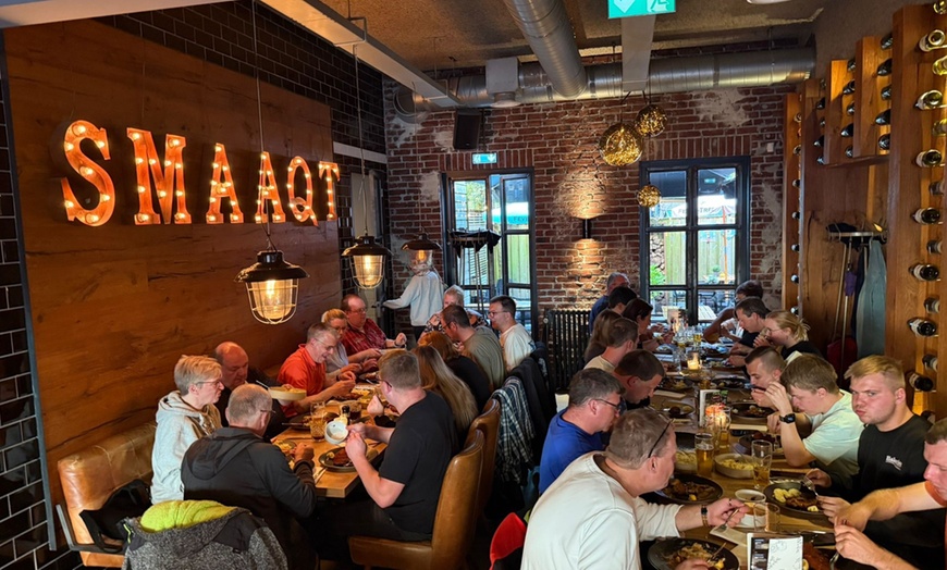 Image 17: Rondvaart van 75 minuten door Amsterdam met daarna een burgermenu