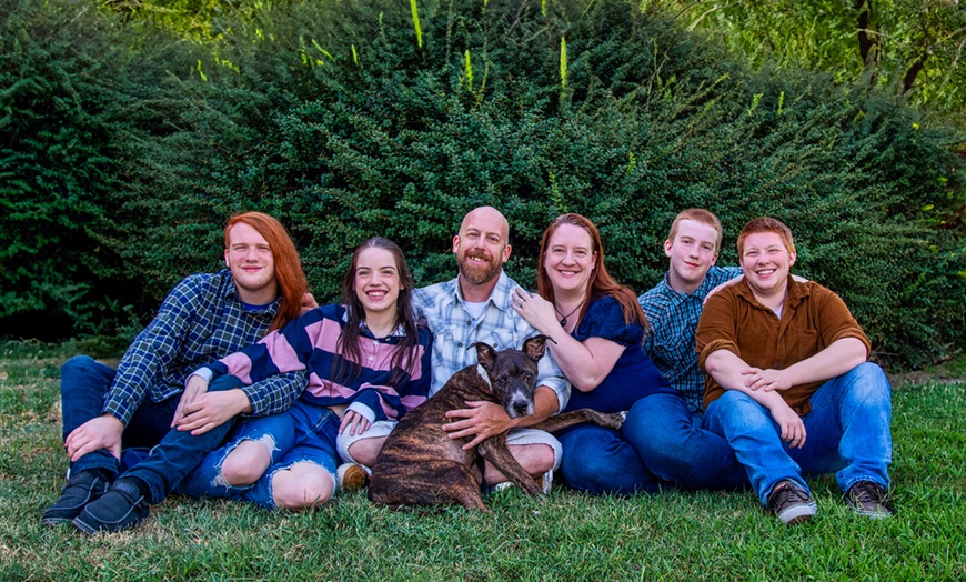 Image 4: RedRock Studio Yard: 20-Min Photo Session with Print Package Options
