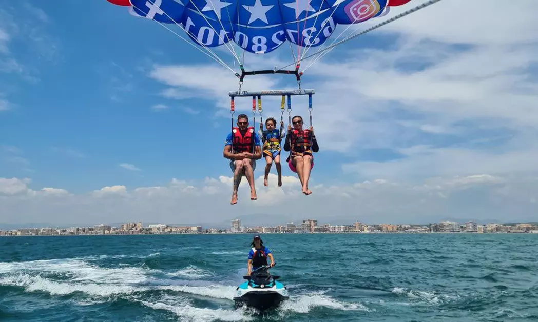 Vuelo en parasailing para hasta 3 personas