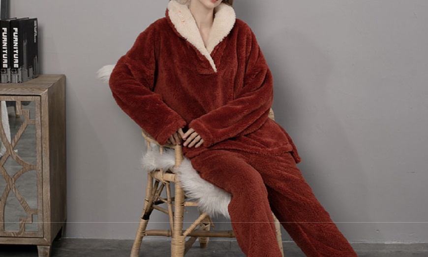 Image 3: Women's Two-Piece Fuzzy Pajama Sets