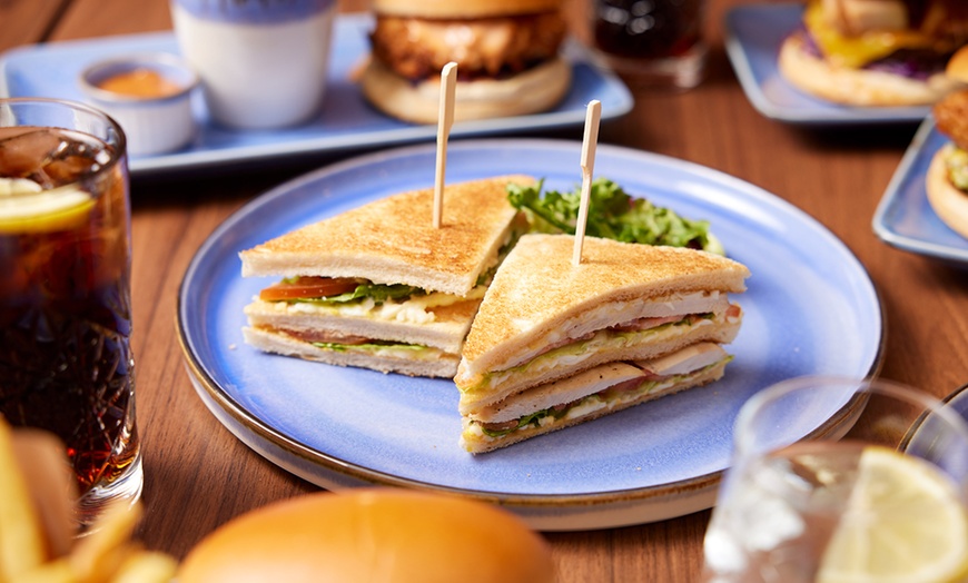 Image 13: 2 Course Bottomless Brunch with Free-Flowing Prosecco, and House Wine