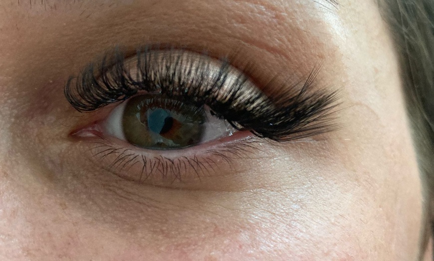 Image 1: Wimpernverlängerung mit 1D-2D, 3D- oder 4D-5D-Technik für 1 Person