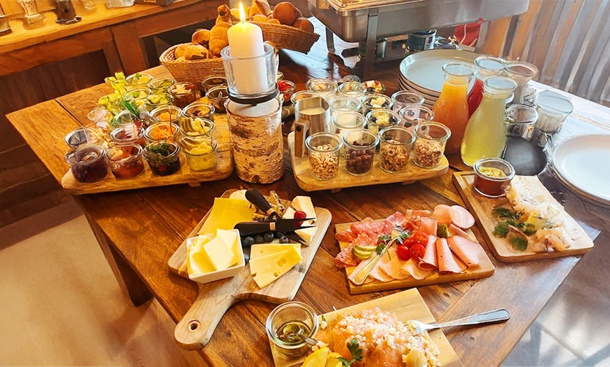 Image 1: Echter Feiertagsgenuss: Weihnachtsbrunch für 2, 4 oder 6 Personen