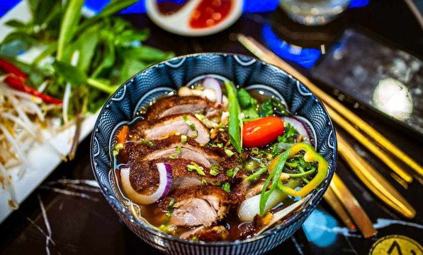 Image 10: Saveurs vietnamiennes authentiques : formules gourmandes pour 2