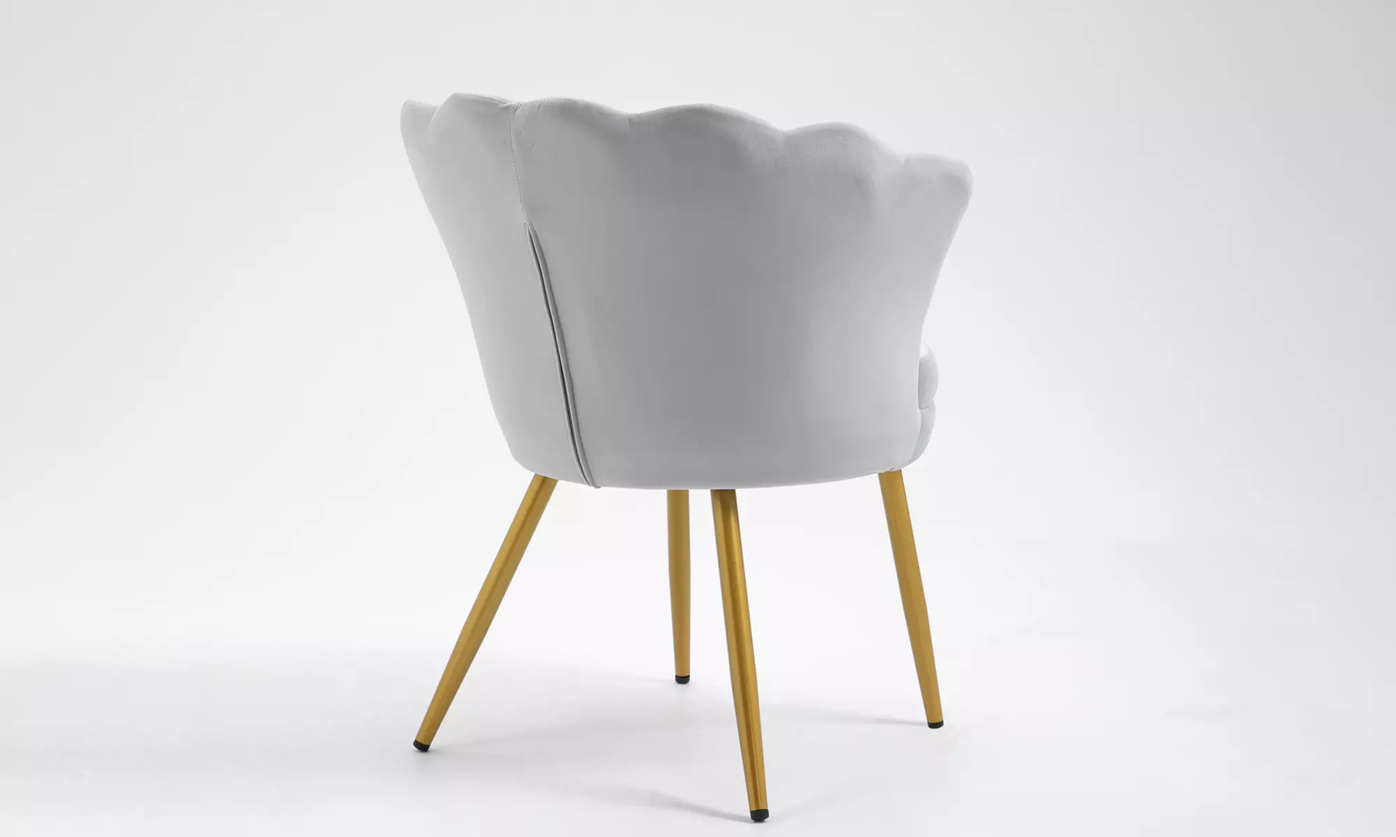 Silla con respaldo en forma de concha