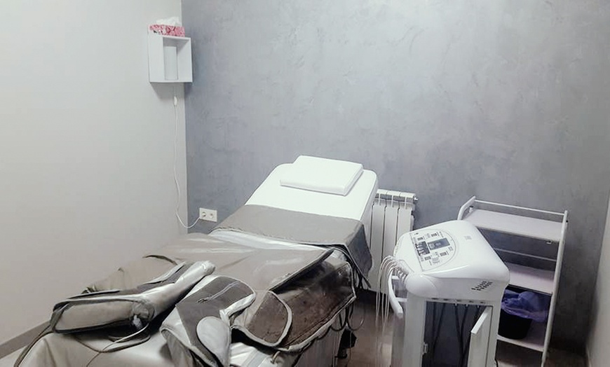 Image 3: Exosomas y mesoterapia virtual en zona facial con opción a otras zonas