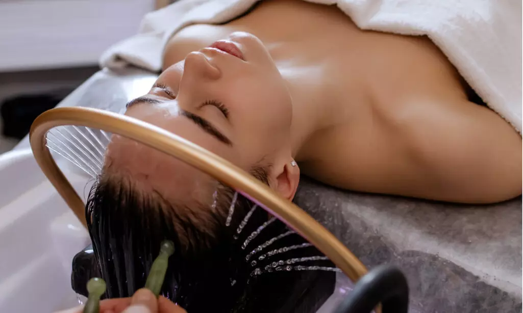 Head Spa relaxant : massage du cuir chevelu et détente profonde