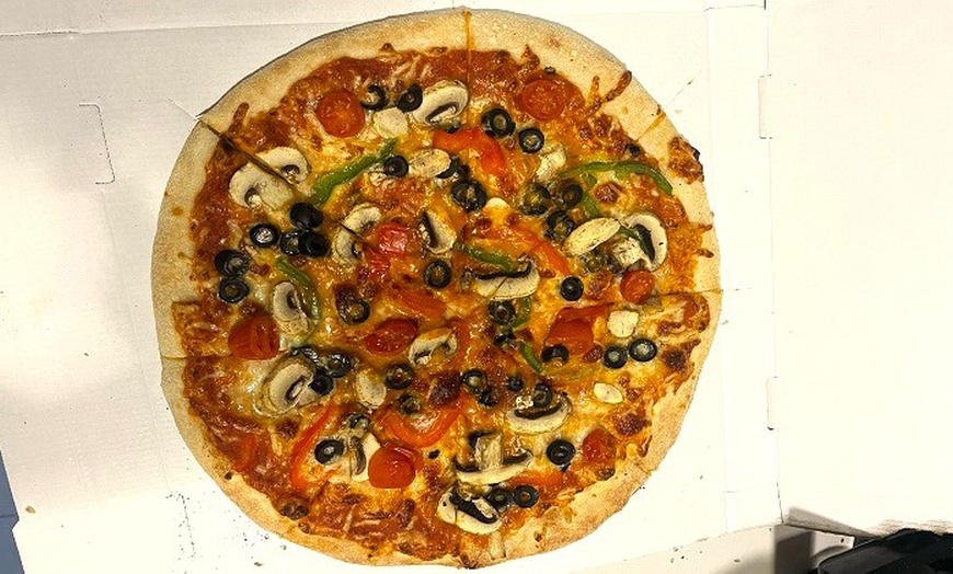 Image 5: Menú de pizza artesanal con entrante, postre y bebida para 2 o 4