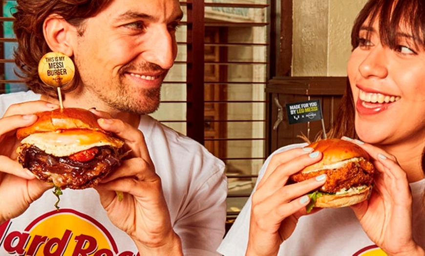 Image 13: Menú Hard Rock Café clásico o premium para 2 o 4 personas con bebida