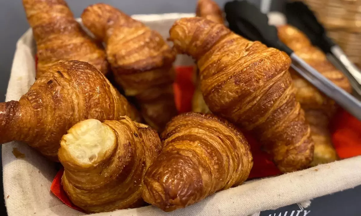 Angers Sud : chambre standard ou supérieure, option pdj et planche