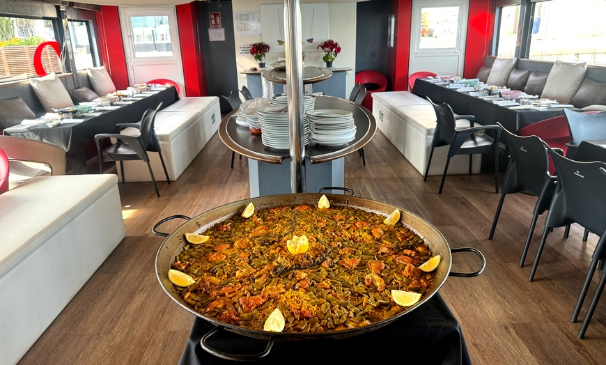 Image 3: Excursión en catamarán con comida y baño en alta mar 