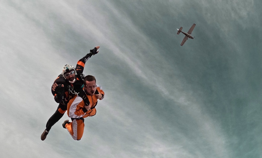 Image 7: Salto tándem en paracaídas a 4500 m sobre el nivel del mar para 1 o 2 