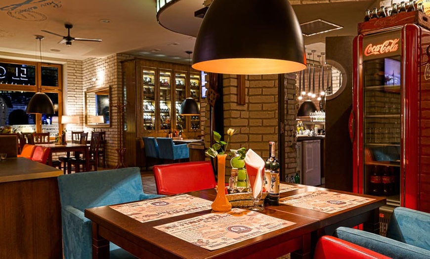 Image 1: Kuchnia francuska w El Globo Restaurant & Pub