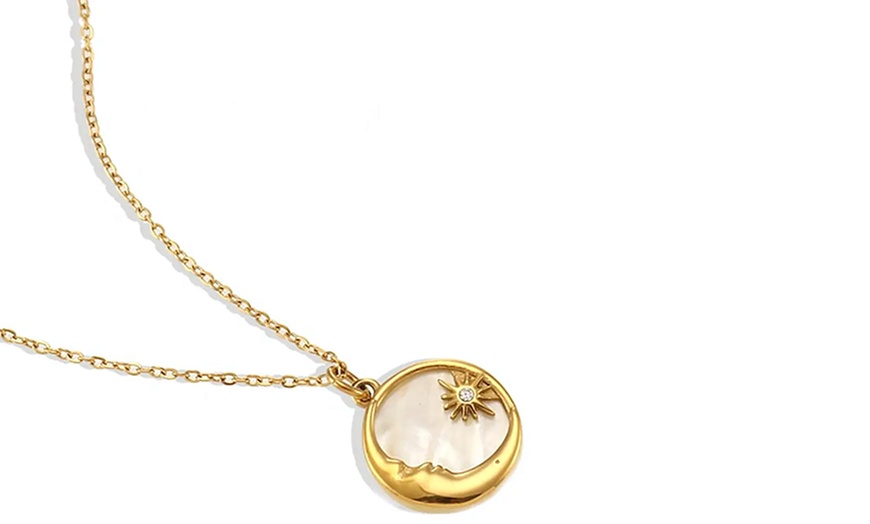Image 3: Collar chapado en oro de 18K con colgante de luna de perla