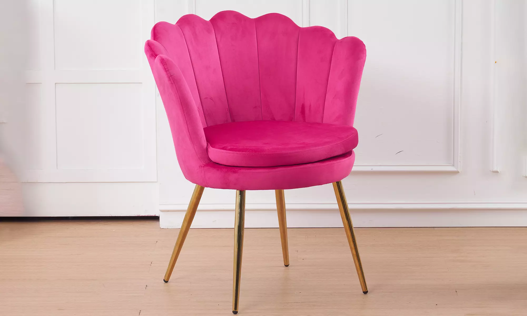 Silla con respaldo en forma de concha