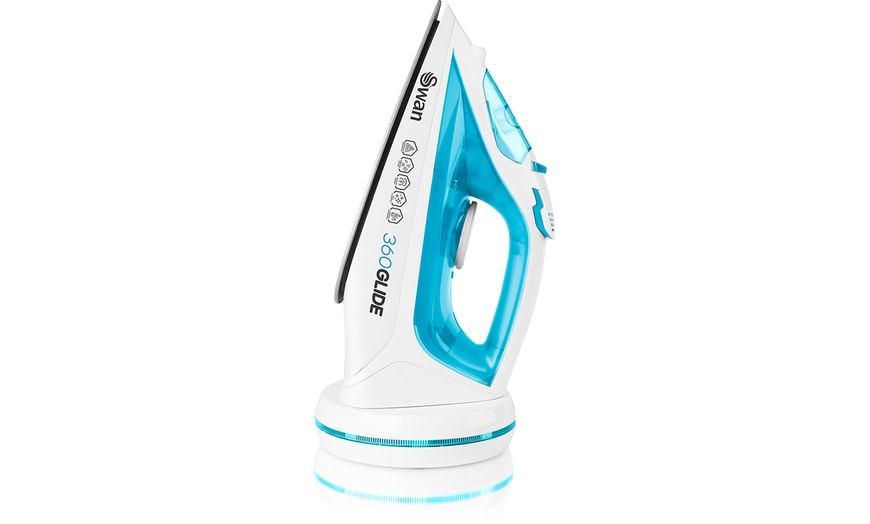 Image 2: Swan 2800W Cordless Iron