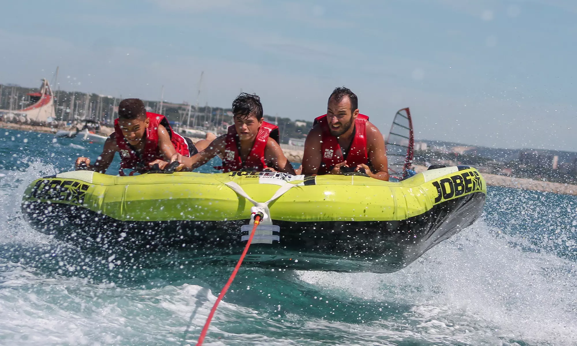 Session de 12 ou 16 min. de bouée tractée pour 2 ou 4 pers. avec Maora Jetgliss (jusqu'à 27% de remise) - Primary Image