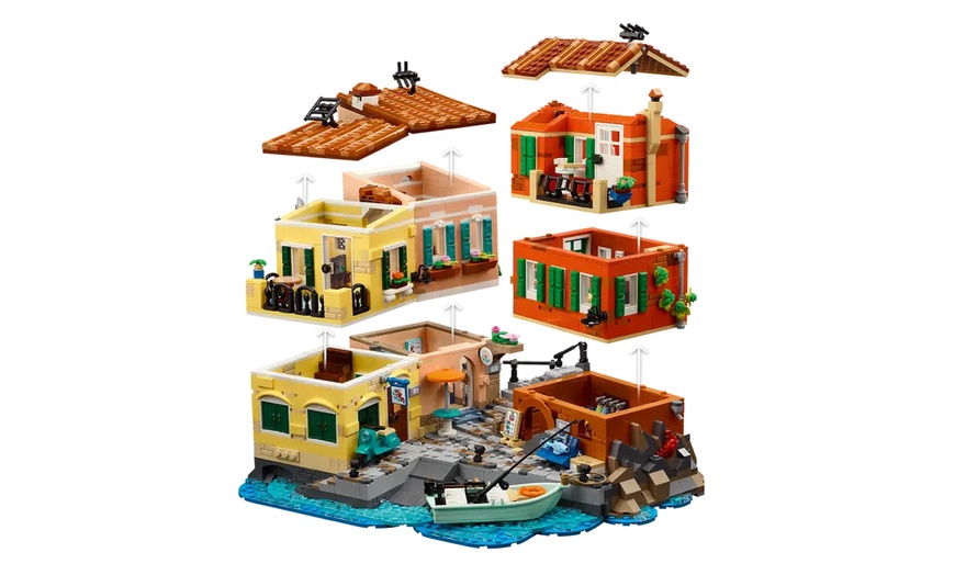 Image 4: LEGO Ideas The Italian Riviera 21359