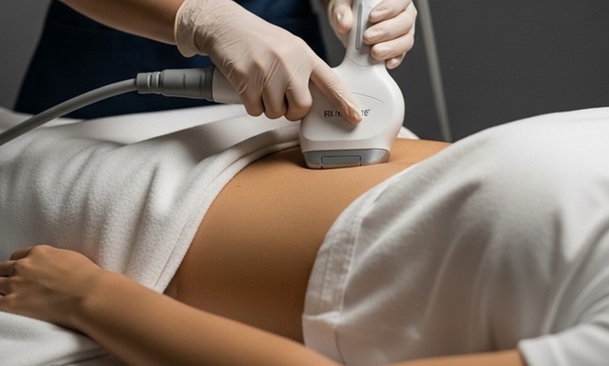 Image 1: Hasta 9 sesiones reductoras de cavitación, electroestimulación y preso 