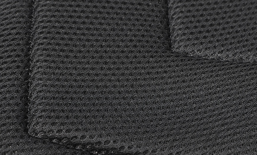 Image 6: Wasserfeste Umhänge-Brusttasche für Herren