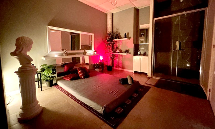 Image 1: 1 o 5 sesiones de masaje para 1 o 2: relajante, deep tissue y más 