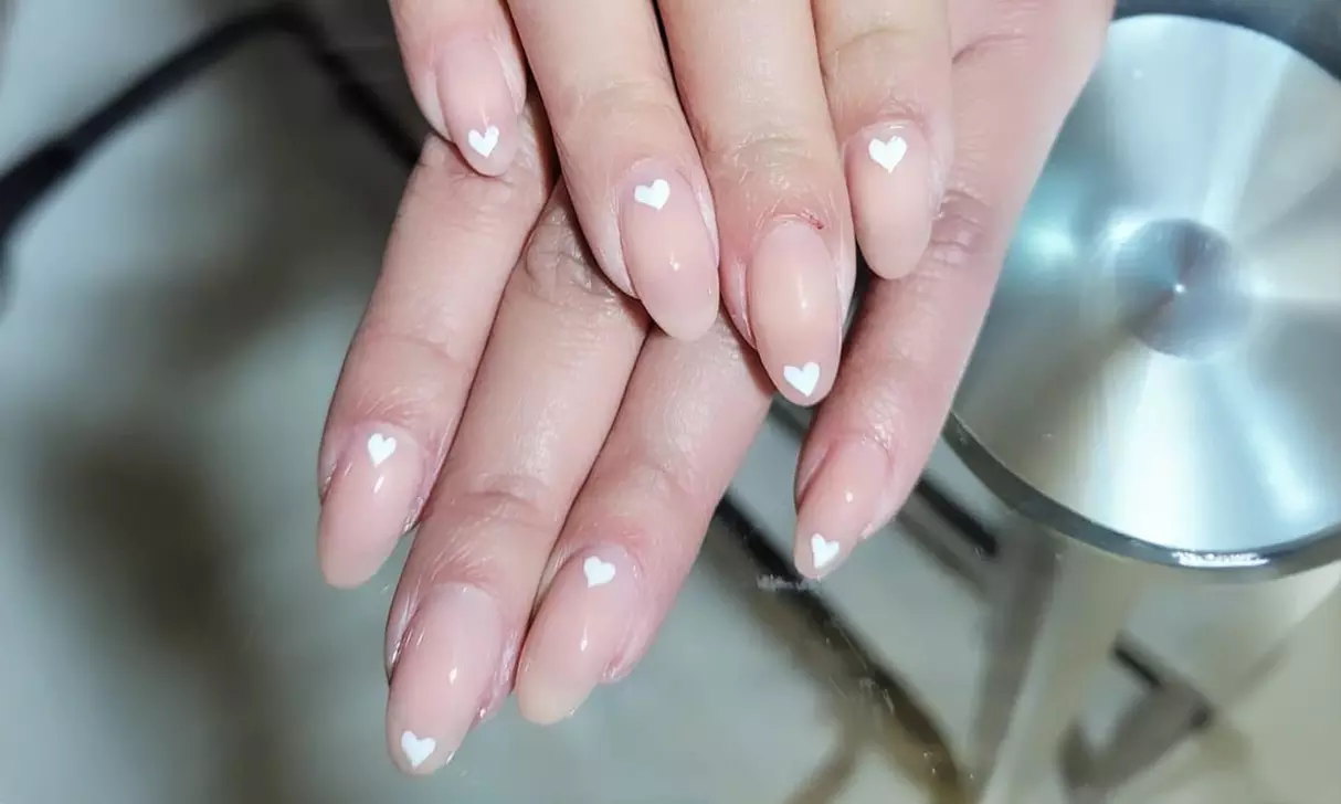 Manicura y/o pedicura normal o semipermanente y primera puesta de uñas