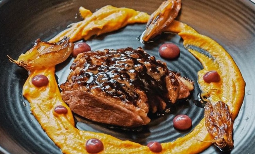 Image 8: Menú mediterráneo con postre y bebida o botella de vino para 2 o 4