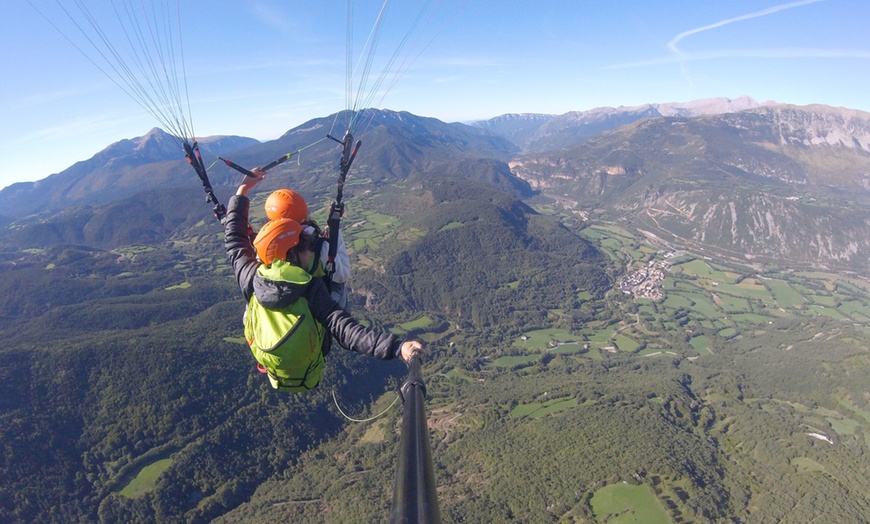 Image 5: Vuelo en parapente desde el despegue oficial más alto de España 