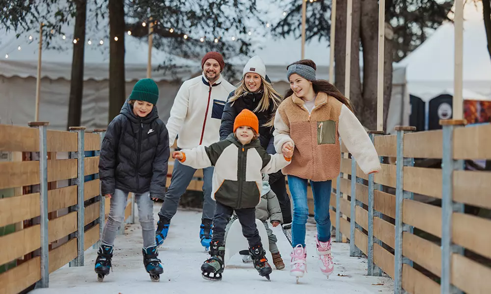 XMAS-Special: 2 Std. Schlittschuhlaufen für 2 Erwachsene & 2 Kinder