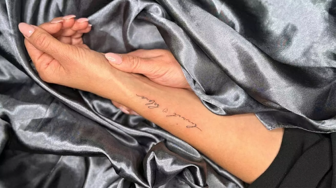 1 Fineline Tattoo klein (bis 5 x 5 cm) oder mittel (bis 4 x 8 cm)