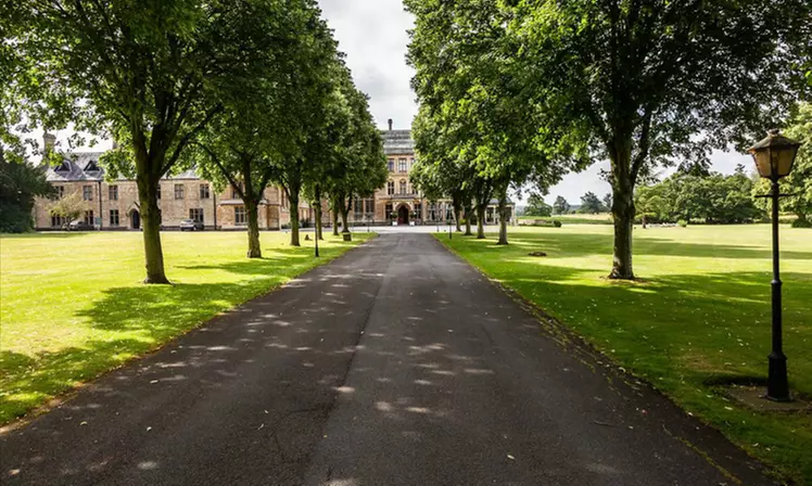 Warwickshire: 4* Double Room with Breakfast and Spa for 2