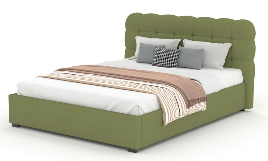 Image 12: Lit coffre "Juneau" en velours, design nuage, de la marque Kocoon