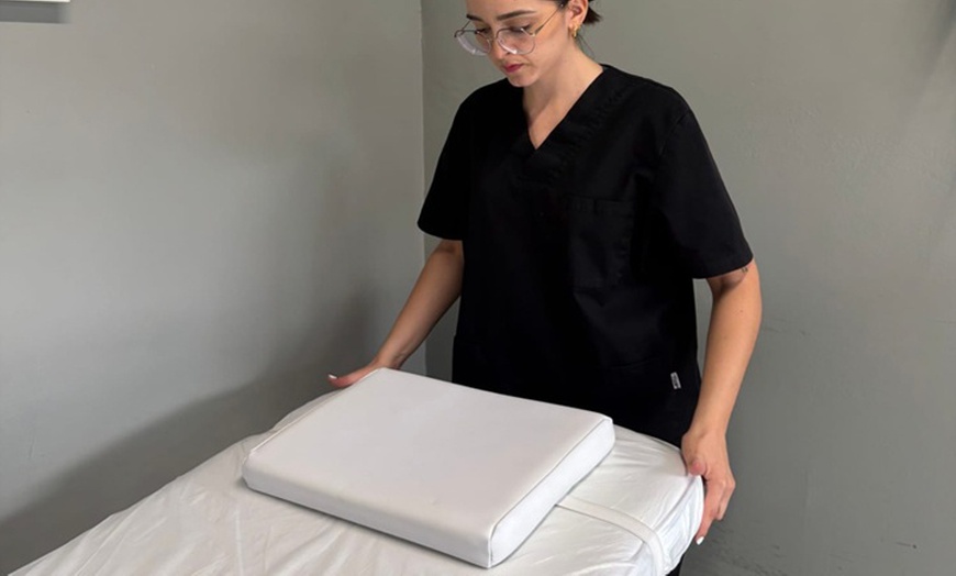 Image 5: Masaje de 50 minutos para sobrecarga muscular, contracturas o lesiones