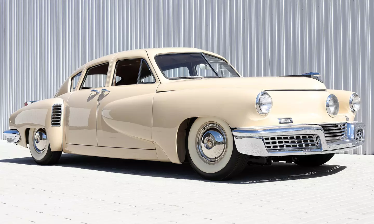 Explore 50 Classic Cars – Admission for Up to Four People