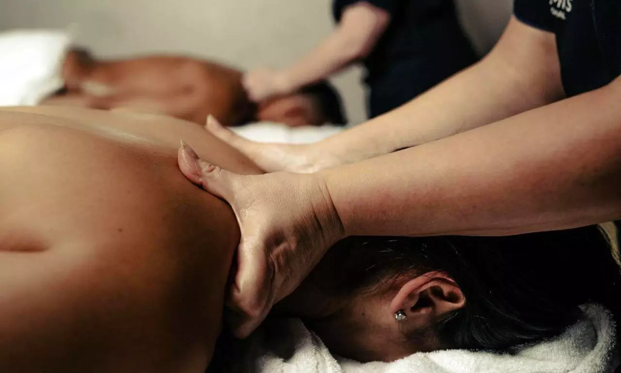 Chester: Spa Stay for 2 with Breakfast, Prosecco & 25-Minute Treatment