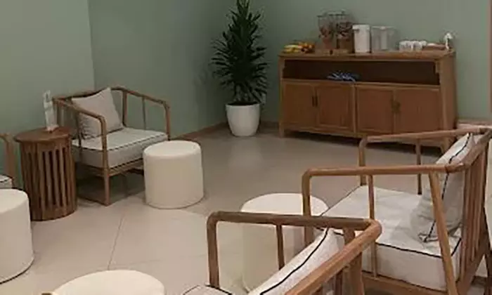 Facial & Scalp Bliss: Choose Bespoke or Aromatherapy Escape 