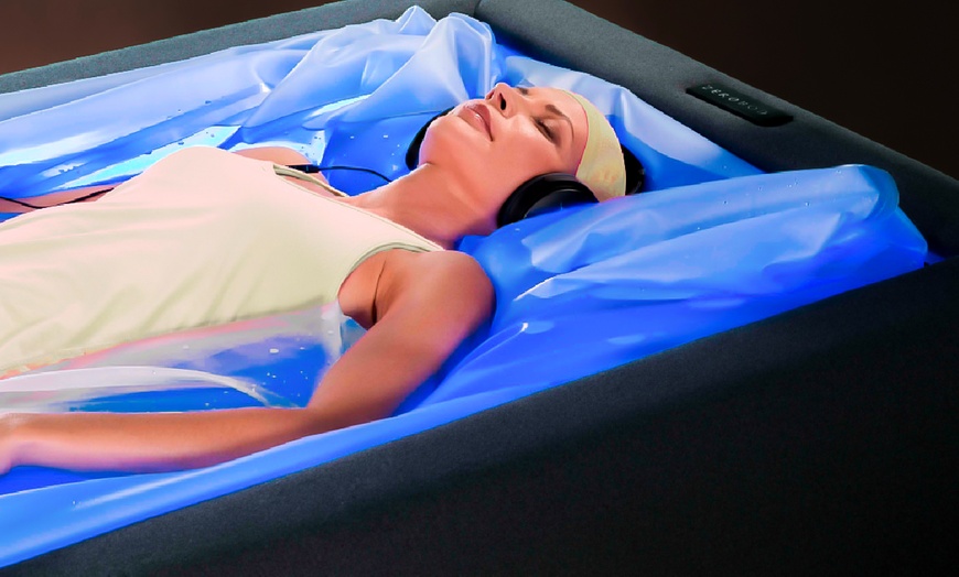 Image 1: Sesiones y bonos de haloterapia, gravedad cero y circuito detox