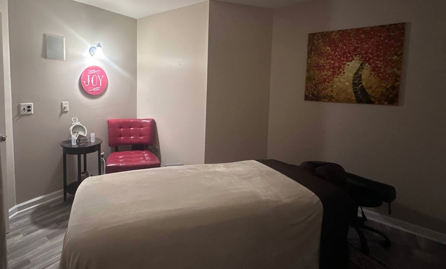 Image 3: Relax with a 60 or 80-Minute Swedish Couples Massage & Mineral Bath
