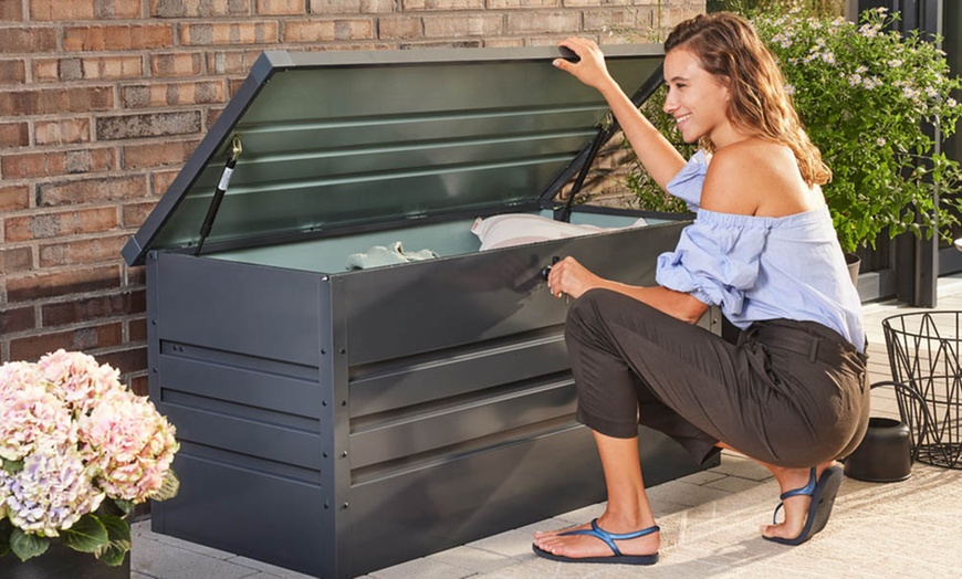 Image 3: Caja metálica de almacenamiento